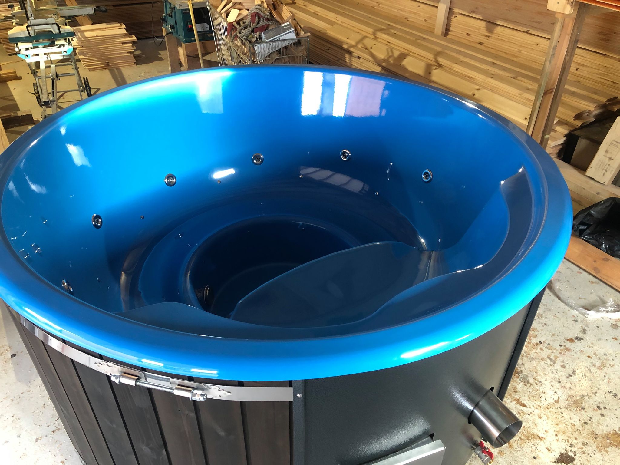 DELUXE FIBERGLASS WOODEN HOT TUB Eco Wood Hut